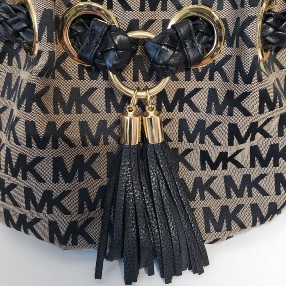 Michael Kors shoulder bag. Excellent used condition. - Picture 5 of 8